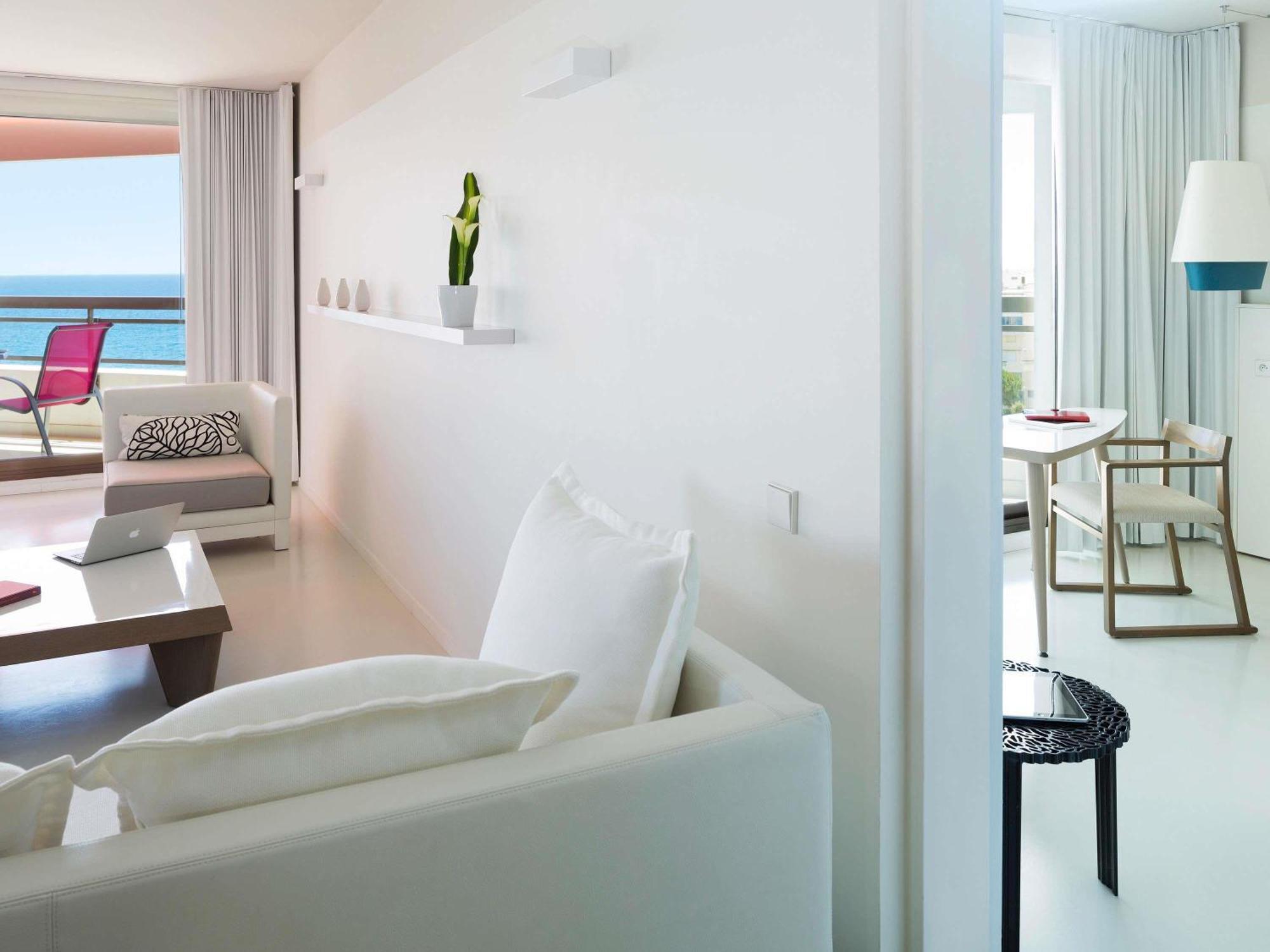 Superior Suite One King Bed panoramic vie w of the sea Bay of Cannes terraces