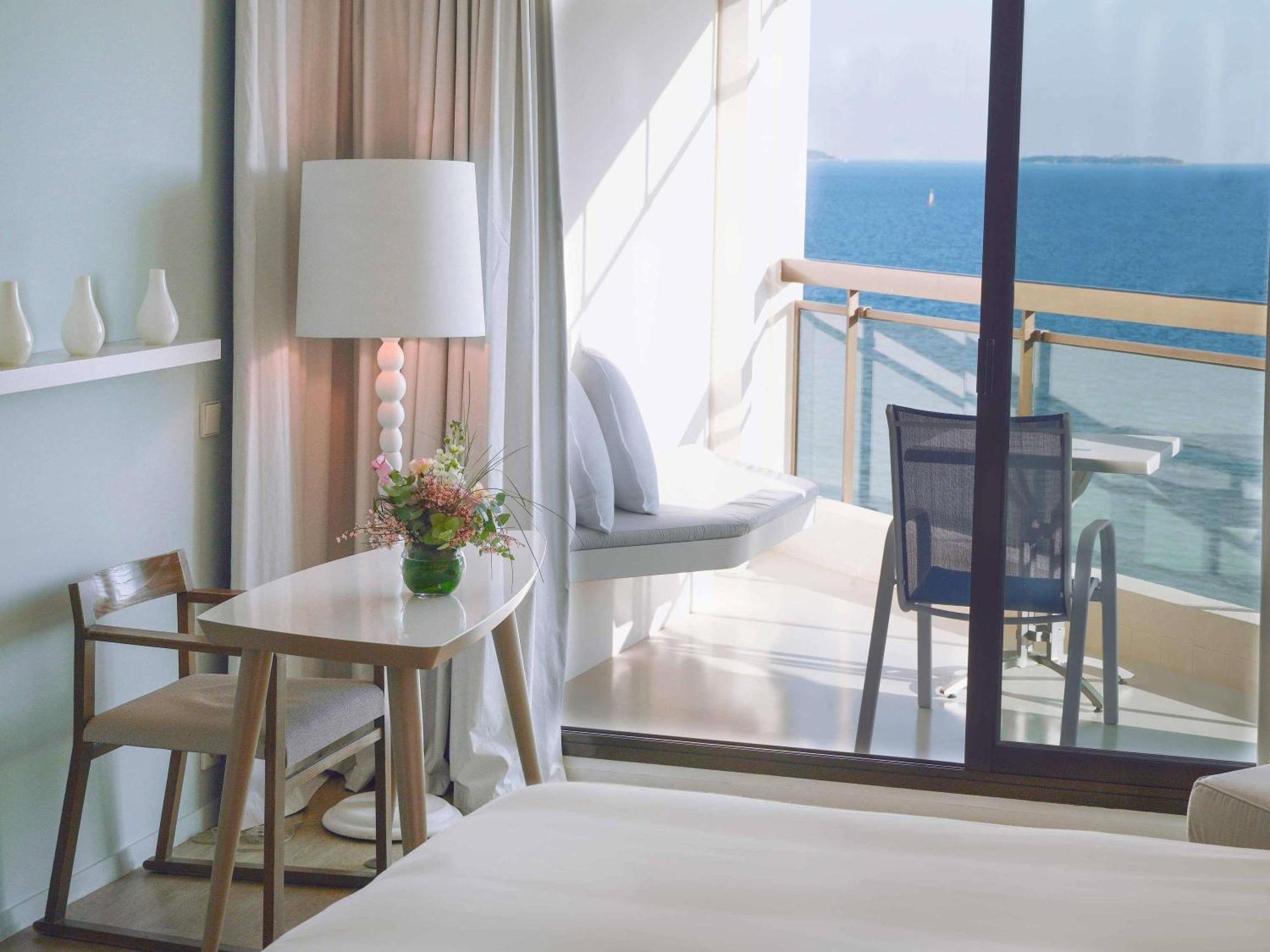 Superior Suite One King Bed panoramic vie w of the sea Bay of Cannes terraces