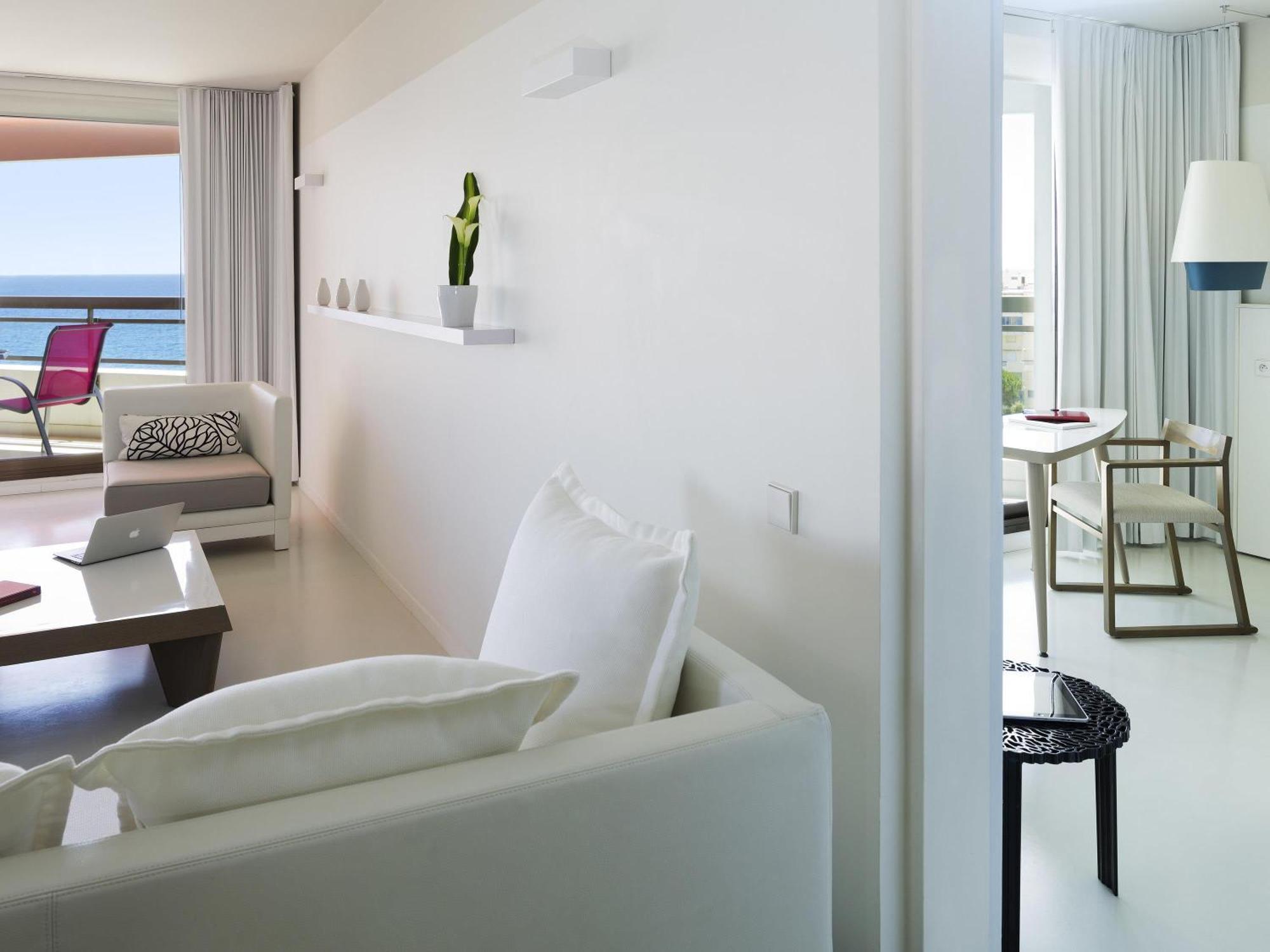 Superior Suite One King Bed panoramic vie w of the sea Bay of Cannes terraces